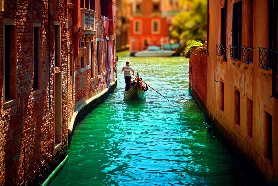 Venice: Private Gondola Cruise for up to 5 Passengers - Who will enjoy this most?
