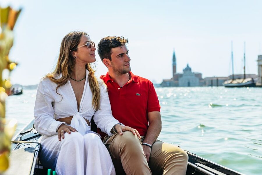 Venice: Private Gondola Ride along Grand Canal - Commentary: know what you are actually buying