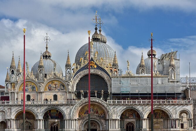 Venice Private Gondola Ride: Explore Hidden Canals and Sights - Key points to know before boarding