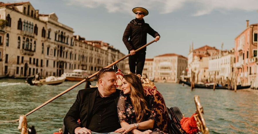 Venice: Private Gondola Ride with Professional Photographer - Thirty minutes on land near a Venetian landmark