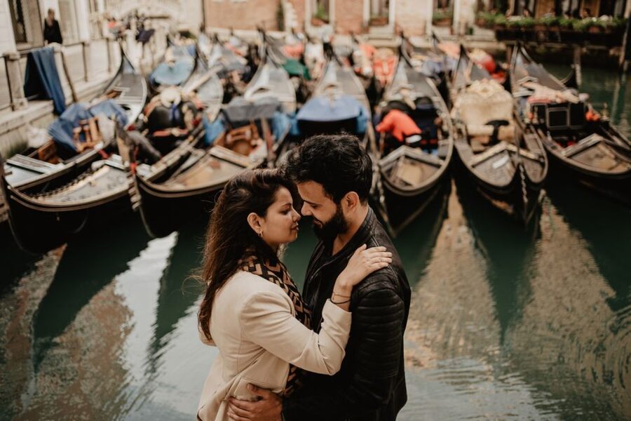 Venice: Private Gondola Ride with Professional Photographer - Meeting at Caffè Rialto