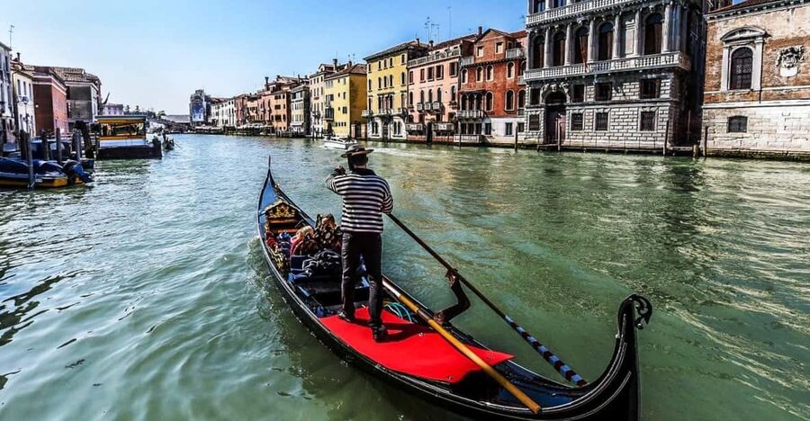 Venice: Private Grand Canal Gondola Ride from Rialto - Starting beside Rialto Bridge