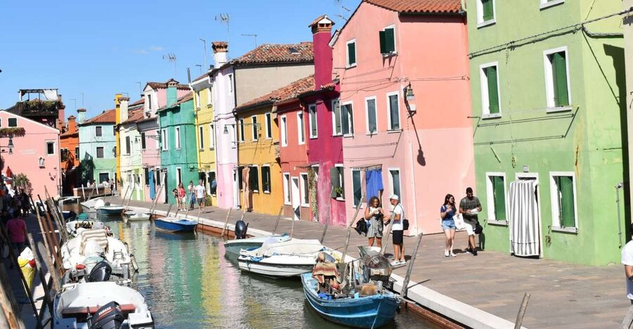 Venice: Private Local Highlights & Hidden Gems Tour - A villa-like art space and an all-marble church
