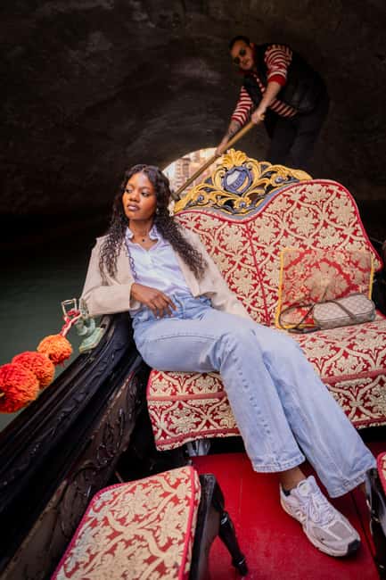 Venice: Private Photoshoot In Gondola - Key points at a glance
