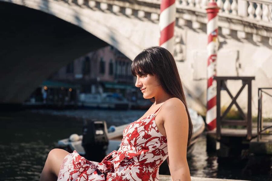 Venice: Private Professional Photoshoot - Rialto Bridge - Meeting at Coop near the gondola station