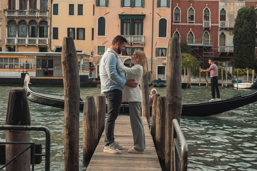 Venice: Private Professional Photoshoot - Rialto Bridge - A second Grand Canal stop for variety