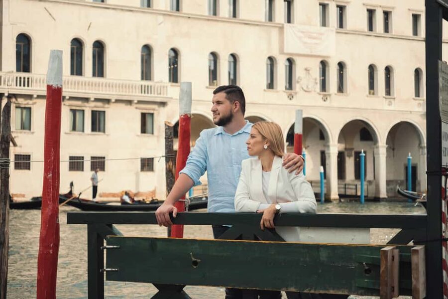 Venice: Private Professional Photoshoot - Rialto Bridge - The photographer makes the difference
