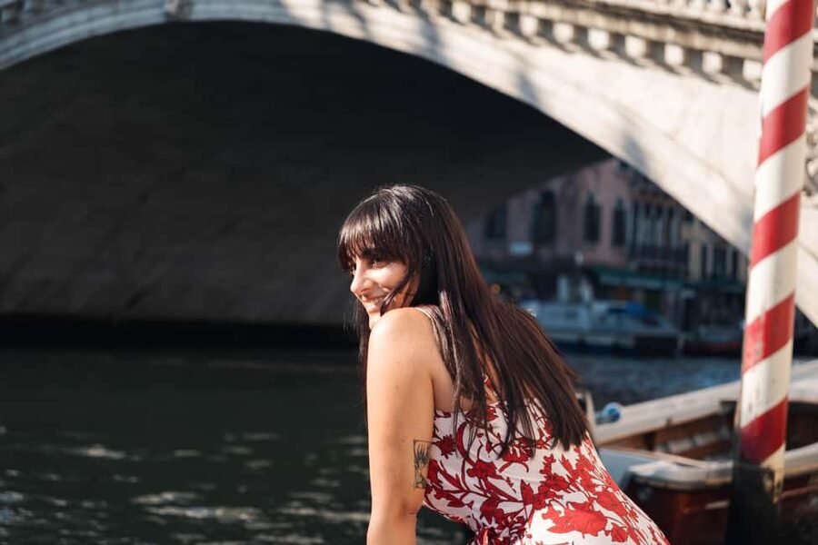 Venice: Private Professional Photoshoot - Rialto Bridge - Value at $96.29 per private group