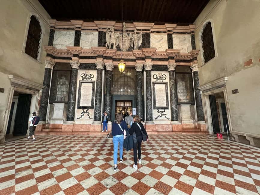 Venice: Private Tour with a Local Guide - Why a local guide helps in Venice