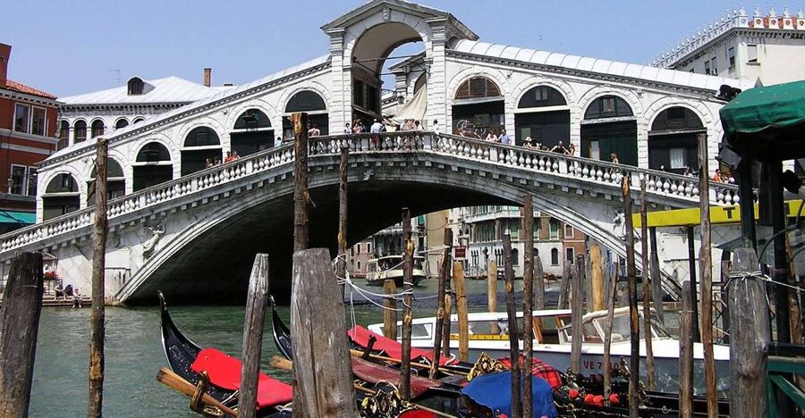 Venice: Private Tour with Doge's Palace, St. Mark's, Gondola - Rialto Bridge and the city’s narrow lanes