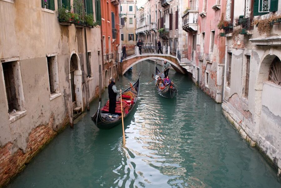 Venice: Private Tour with Doge's Palace, St. Mark's, Gondola - Santa Maria Formosa and quieter Venice