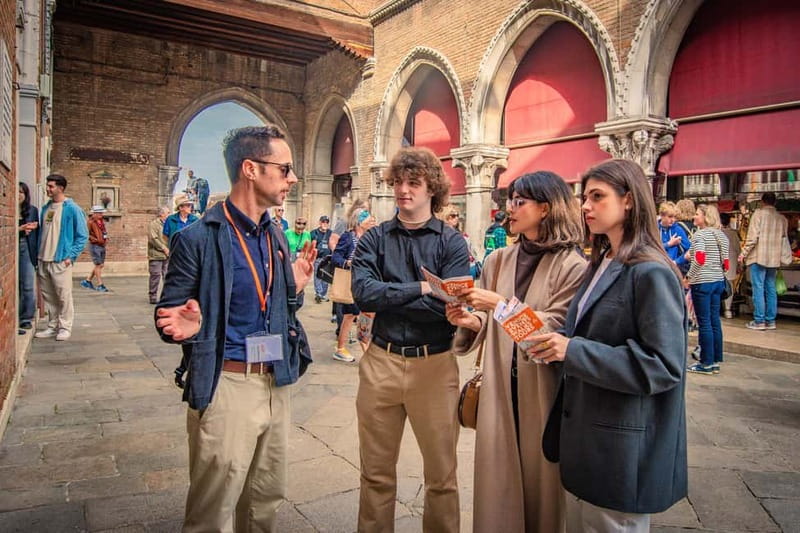 Venice: Private Walking Tour with Optional Gondola Ride - Palazzo Contarini del Bovolo and the snail staircase