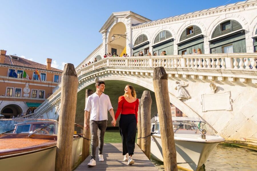 Venice: Professional Photoshoot at the Rialto Bridge - Why the Rialto Bridge makes such a good backdrop