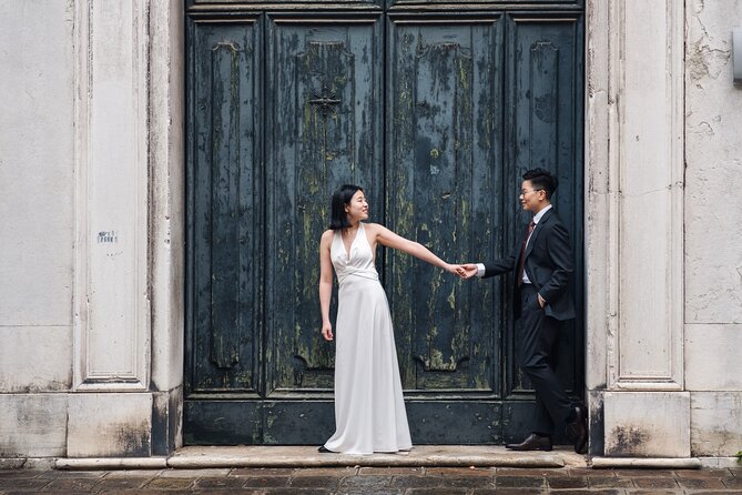 Venice Professional Photoshoot (up to 6 people included) - The Doge’s Palace and Bridge of Sighs