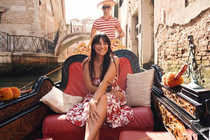 Venice Professional Photoshoot (up to 6 people included) - The optional gondola add-on