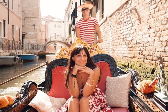 Venice Professional Photoshoot (up to 6 people included) - Starting at San Zaccaria