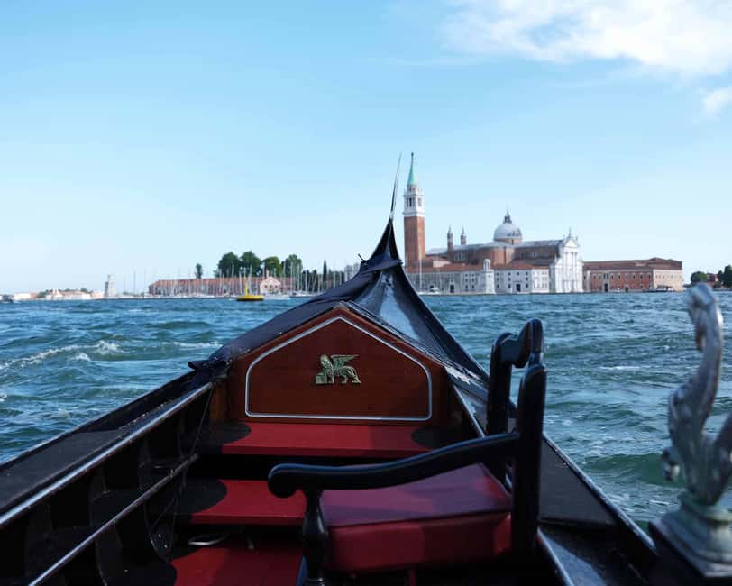Venice: Rialto Bridge & Offbeat Unusual Venice Walking Tour - Guide quality, languages, and group size