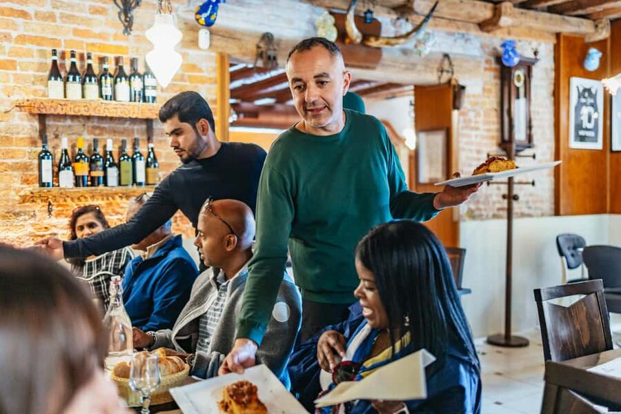 Venice: Rialto Market Food and Wine Lunchtime Tour - Cicchetti and the Venetian way of eating
