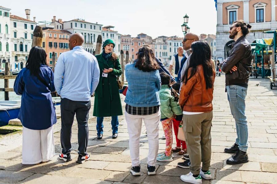 Venice: Rialto Market Food and Wine Lunchtime Tour - Guide quality and the small-group mood