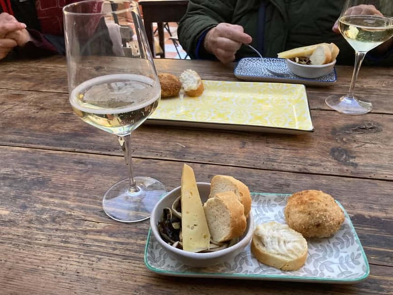 Venice: Rialto Market Street Food Tour - Walking through the Rialto Market