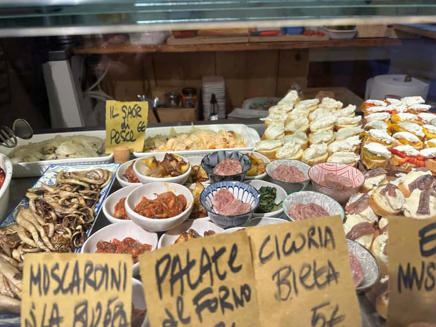 Venice: Rialto Market Street Food Tour - Cicchetti and a local bar