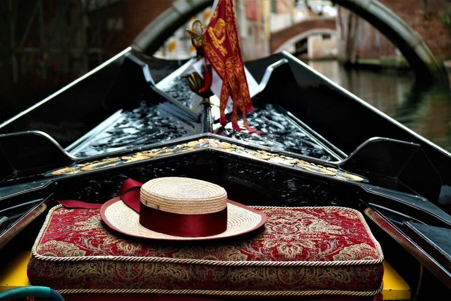 Venice: Romantic Palace Dinner and Private Gondola Ride - The 20-minute private gondola ride