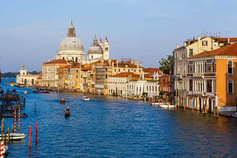 Venice: Romantic Shared Gondola Serenade on the Grand Canal - What the shared serenade really means