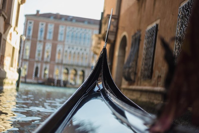 Venice's Best: Basilica, Doge's Palace, Gondola & History Gallery - Doge’s Palace, political power, and the Bridge of Sighs
