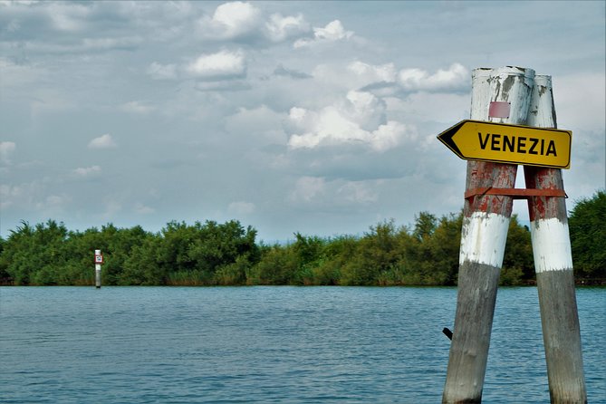 Venice’s Colorful Islands: Private Murano, Burano & Torcello Tour - What to know before meeting the guide