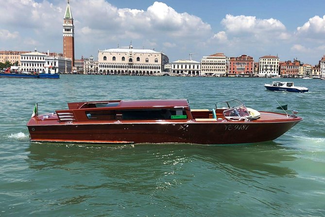 Venice S.Lucia Station to Venice Hotels or viceversa - A private boat for your own group