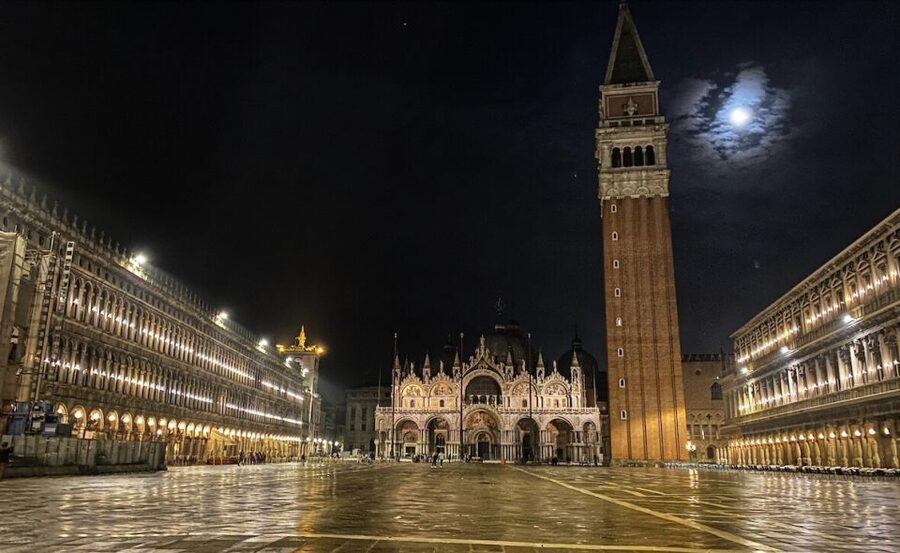 Venice: Saint Mark's Basilica Private Tour at Night - Gold mosaics, domes, marble, and the Pala d’Oro