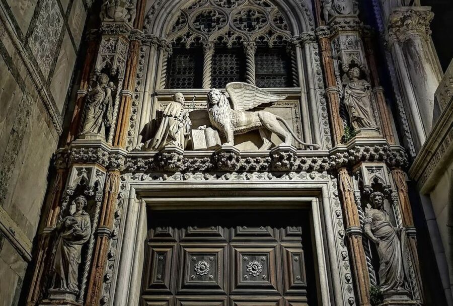 Venice: Saint Mark's Basilica Private Tour at Night - Descending into the crypt
