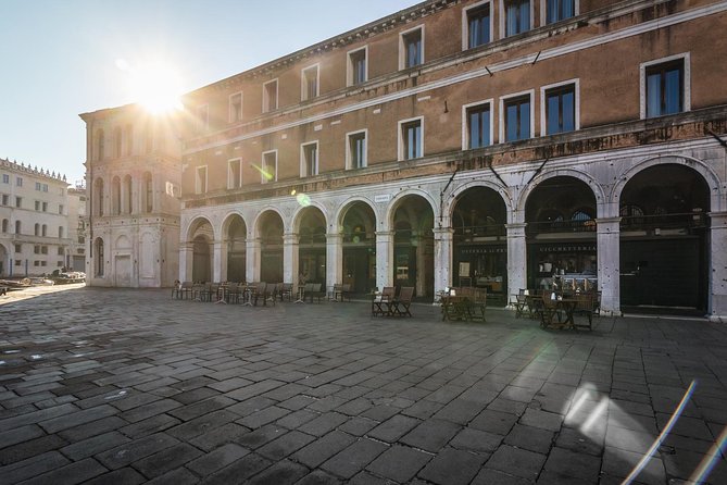 Venice: San Marco to Rialto Walking Tour & Spritz Like a Local - The spritz break at a Venetian bacaro