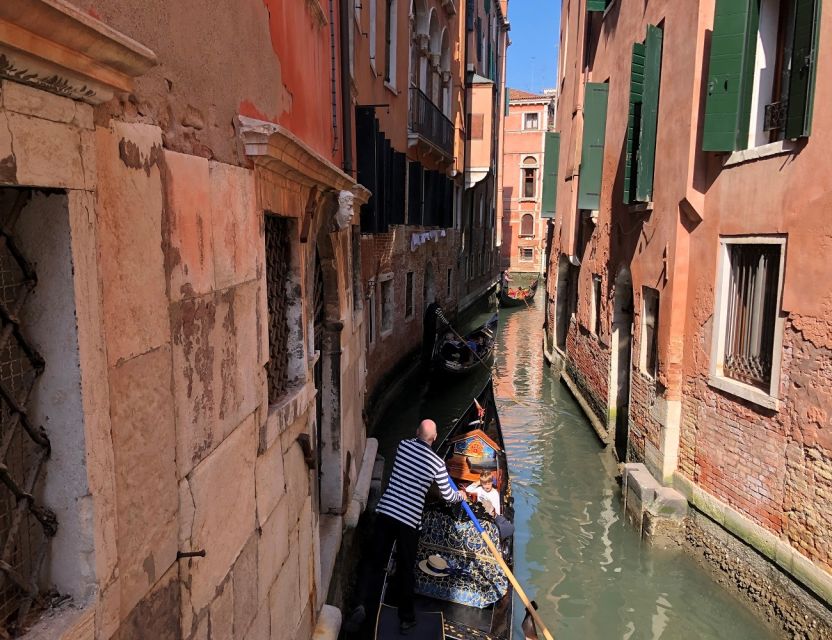 Venice: Shared Gondola Ride - La Fenice and Venices opera tradition