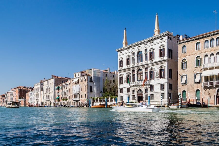 Venice: Shared Gondola Ride Across the Grand Canal - What is included, and what is not