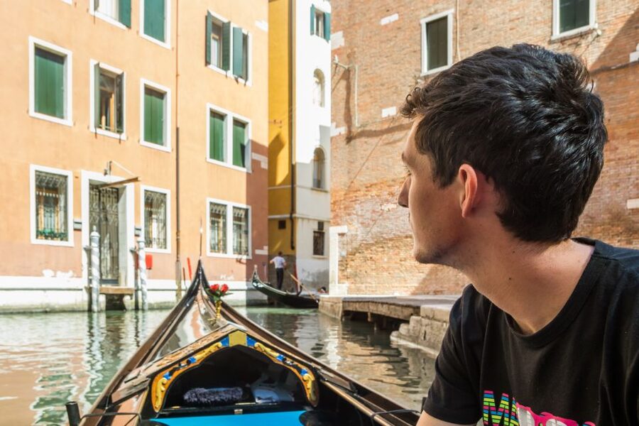 Venice: Shared Gondola Ride Across the Grand Canal - What the 30-minute gondola ride really gives you