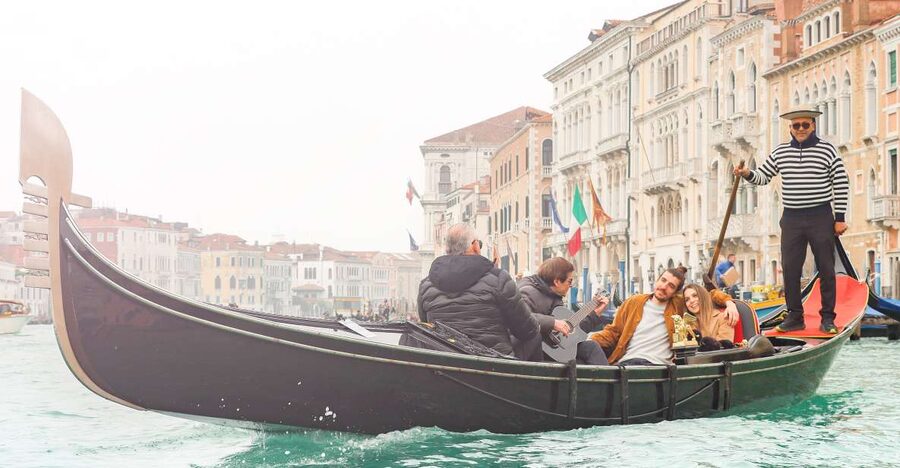 Venice: Shared Gondola Ride and Serenade - Key points to know before you book