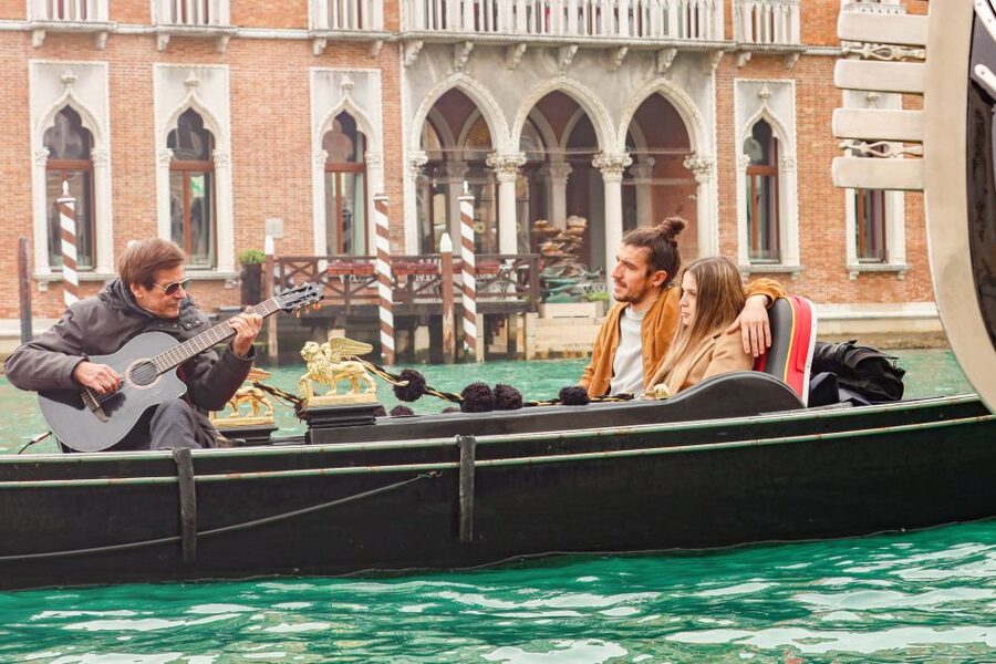 Venice: Shared Gondola Ride and Serenade - Seeing Venice from the Grand Canal