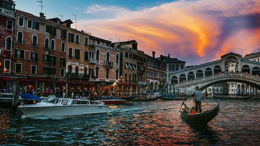 Venice: Shared Gondola Ride at Sunset - Meeting near St. Mark’s Square