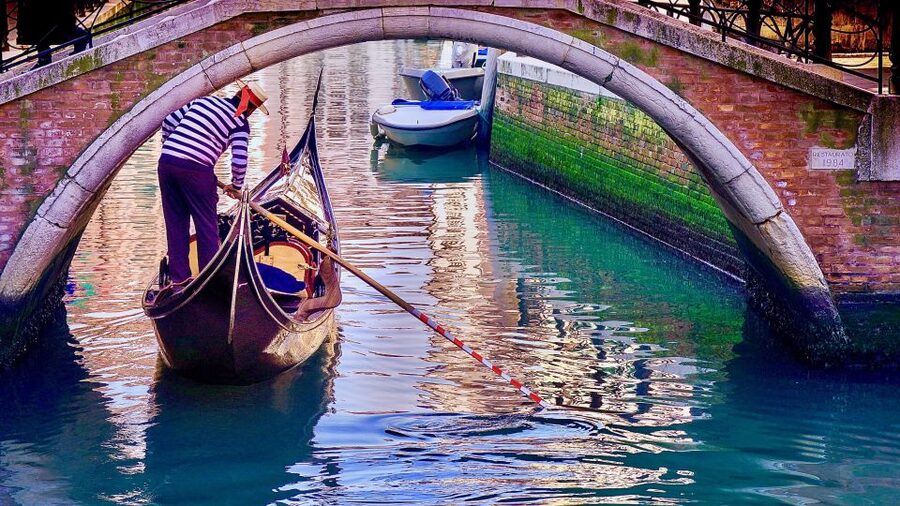 Venice: Shared Gondola Ride through the Lagoon City - Choosing morning, afternoon, or sunset