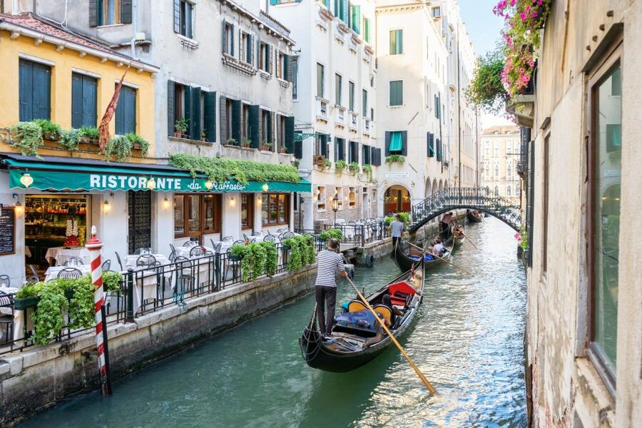 Venice: Shared Gondola Ride through the Lagoon City - What this gondola ride actually feels like