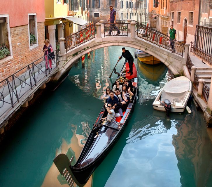 Venice: Shared Gondola Ride through the Lagoon City - Why the 30-minute length works, and where it falls short