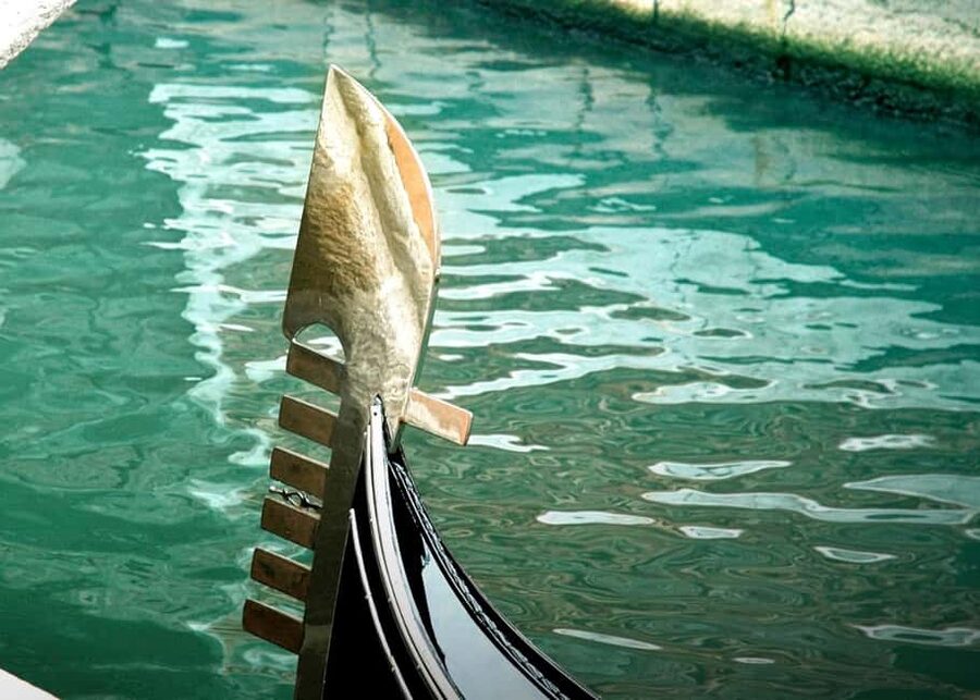 Venice: Shared Gondola Through breathtaking Bridge of Sighs - Crossing beneath the Bridge of Sighs