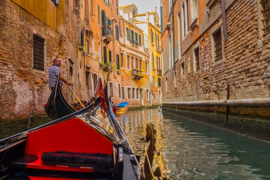 Venice: Shared Gondola Tour - Weather and practical planning