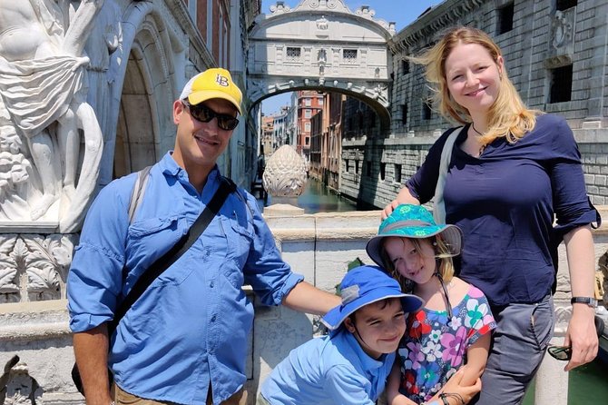Venice Sightseeing Walking Tour for Kids and Families - Rialto Bridge, markets, and the finish