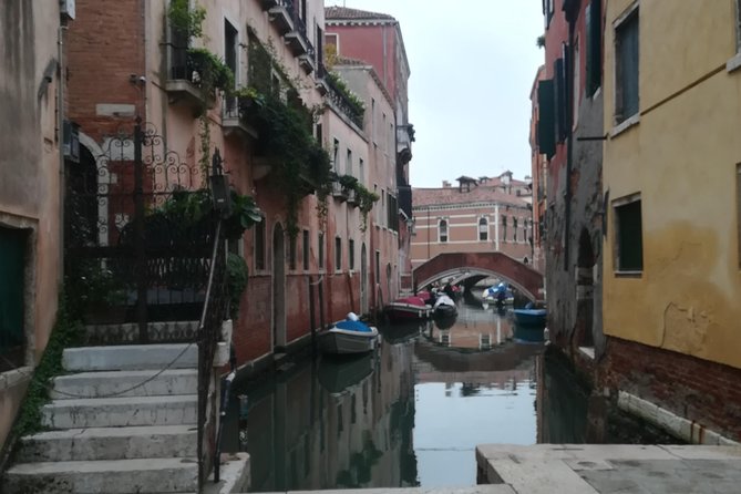 Venice Sightseeing Walking Tour with a Local Expert - Starting quietly in Dorsoduro at Campiello dei Squelini