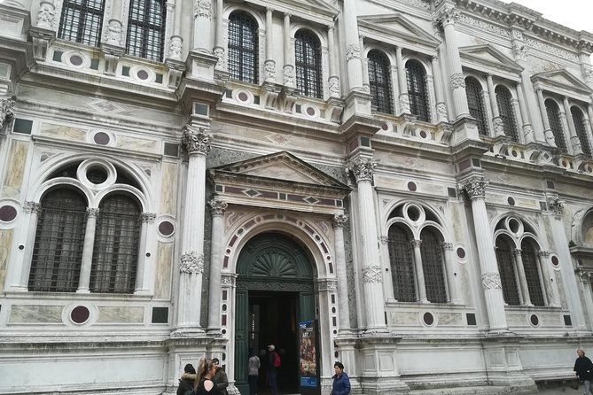Venice Sightseeing Walking Tour with a Local Expert - What the guides add to the walk