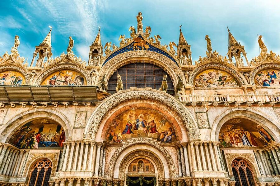 Venice: Skip-the-line St. Mark's Basilica Entry & Audioguide - Entering through the separate entrance