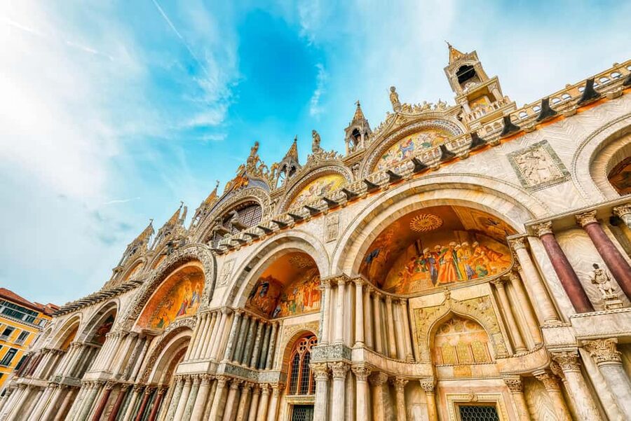 Venice: Skip-the-line St. Mark's Basilica Entry & Audioguide - What the experience does especially well