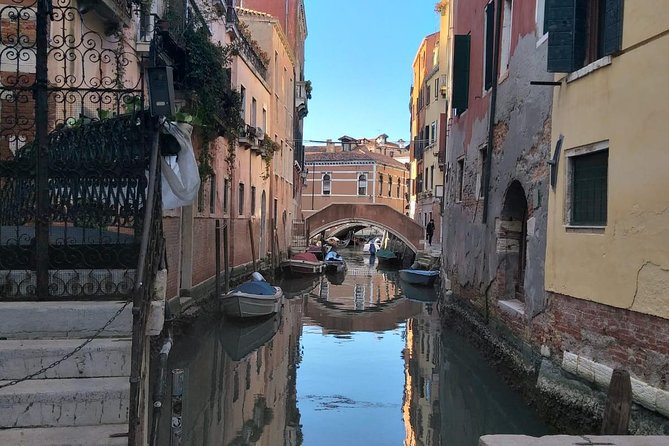 Venice Small Group Walking Tour of Most-Famous Sites &Attractions - Campo San Polo and Venice away from the postcard view